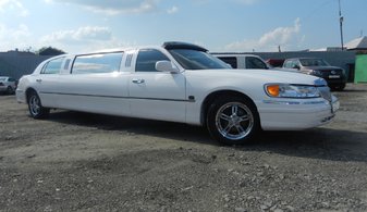 Свадебный лимузин Lincoln Limousine Towncar № П5134, белый